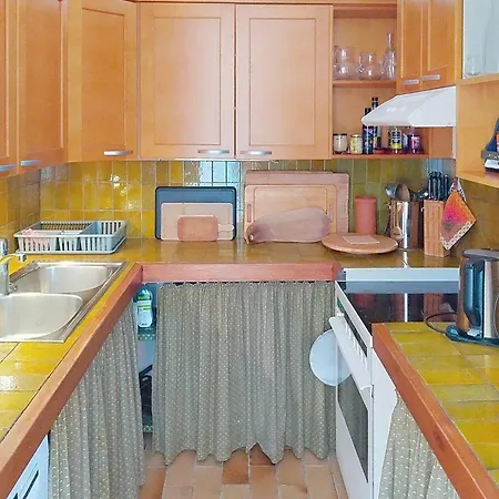 Maison Mitoyenne Climatisée Avec Parking, 4 Pers., - Fr-1-610-101 * Bormes-les-Mimosas